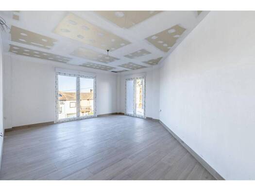 Wohnung zum Kauf - Erstbezug 119.000 € 3 Zimmer 125 m² EG Loja 18300