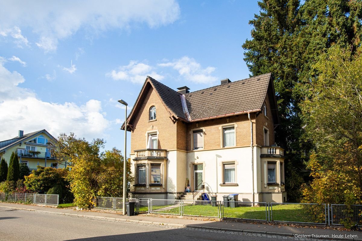 Villa zum Kauf 325.000 € 6 Zimmer 140 m²<br/>Wohnfläche 1.048 m²<br/>Grundstück Neustadt Titisee-Neustadt 79822