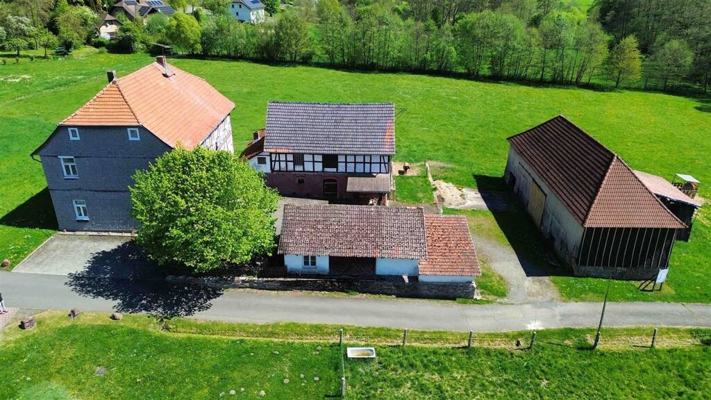 Einfamilienhaus zum Kauf 259.000&nbsp; 8 Zimmer 275 m� 1.313 m� Grundst�ck frei ab sofort Bergfreiheit Bad Wildungen 34537