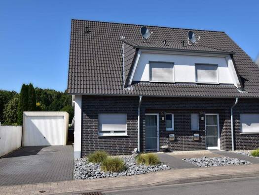 Doppelhaushälfte zum Kauf 360.000 € 4 Zimmer 120 m² 245 m² Grundstück frei ab 01.11.2025 Beckum 59269