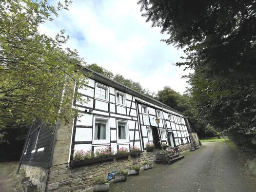 Mehrfamilienhaus zum Kauf als Kapitalanlage geeignet 441.000 € 10 Zimmer 235,7 m² 1.427 m² Grundstück Niedersprockhövel Sprockhövel 45549