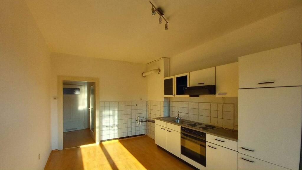 Wohnung zur Miete 540 € 2 Zimmer 77 m² Weißenburgstraße 4 Innenstadt Hof 95028