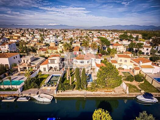 Haus zum Kauf 1.200.000 € 375 m² 1.000 m² Grundstück Empuriabrava 17487