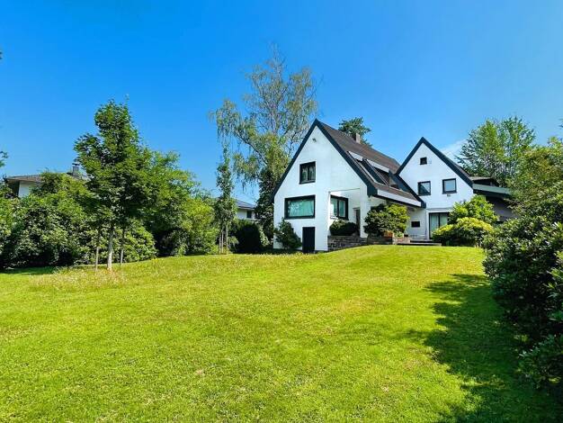 Villa zum Kauf 1.490.000 € 7 Zimmer 406,2 m² 2.101 m² Grundstück Isernhagen-Süd Bothfeld - Vahrenheide 30657