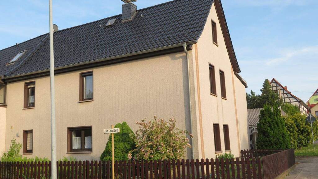 Doppelhaushälfte zum Kauf 199.500 € 4 Zimmer 148 m² 500 m² Grundstück frei ab sofort Liebstedt Ilmtal-Weinstraße 99510