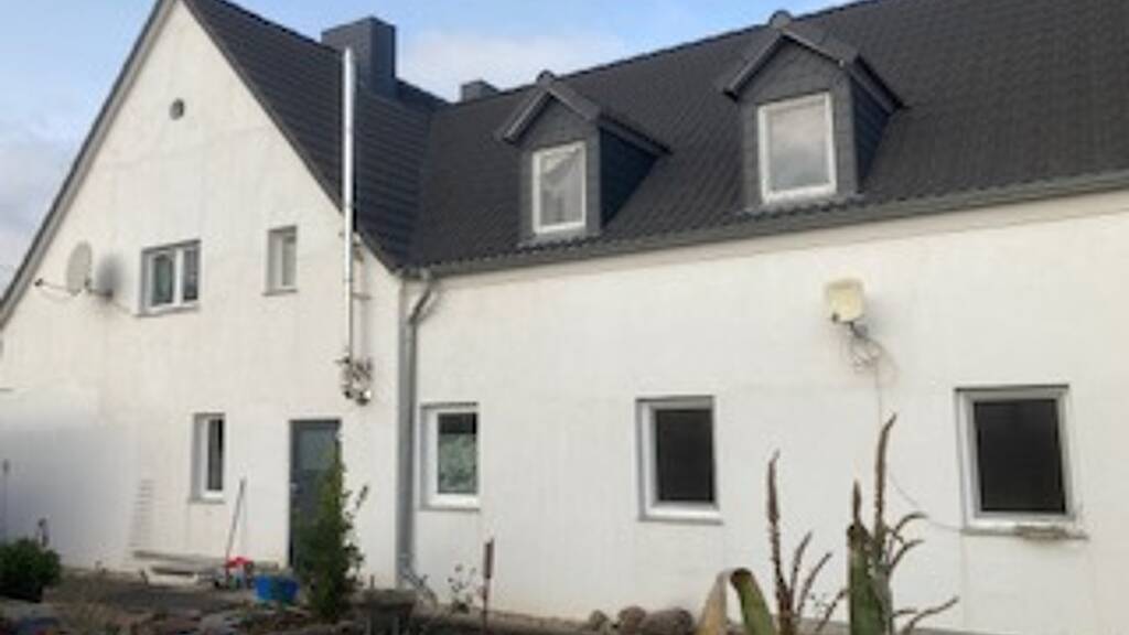 Mehrfamilienhaus zum Kauf als Kapitalanlage geeignet 390.000 € 10 Zimmer 300 m² 1.000 m² Grundstück Merseburg 06217