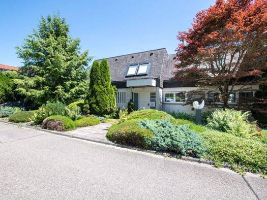 Haus zum Kauf 749.000 € 8 Zimmer 289 m² 1.511 m² Grundstück Steggelenbuck 18 Gurtweil Waldshut-Tiengen / Gurtweil 79761