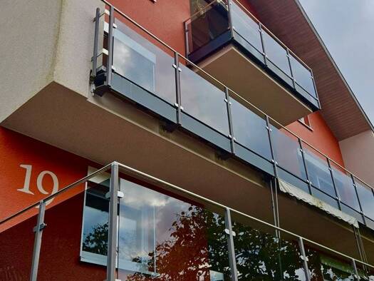 Mehrfamilienhaus zur Miete 2.450 € 6,5 Zimmer 180 m² 750 m² Grundstück frei ab 01.04.2026 Hauingen Lörrach 79541