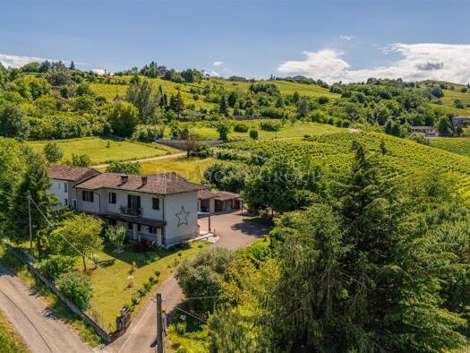 Haus zum Kauf 310.000 € 192 m² 5.000 m² Grundstück Canelli 14053