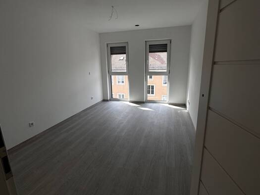 WG-Zimmer zur Miete 980 € 2 Zimmer 61,5 m² Geschoss 3/4 frei ab 01.06.2026 Gugelstraße 25 Steinbühl Nürnberg 90443