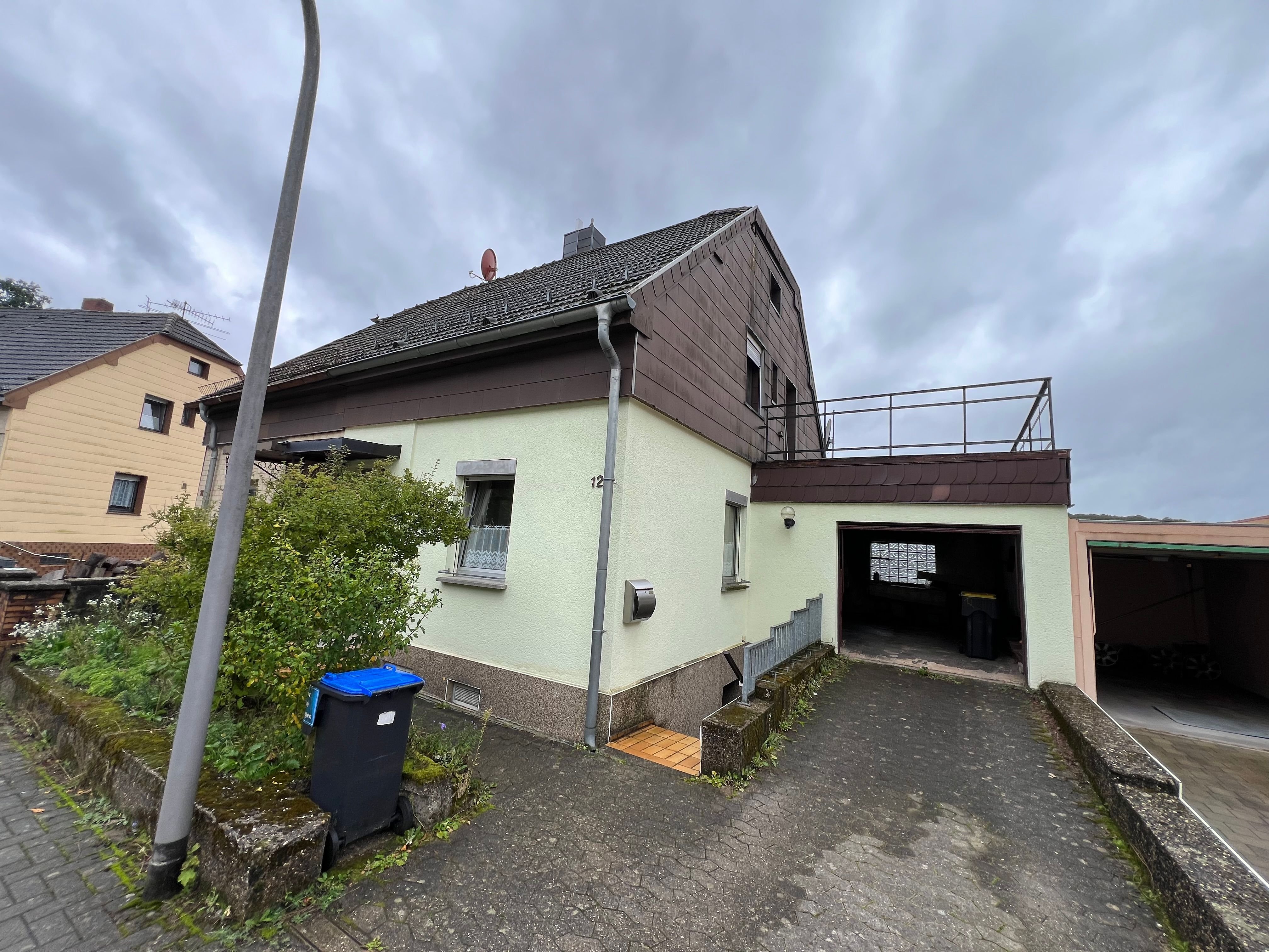 Doppelhaushälfte zum Kauf 145.000 € 7 Zimmer 100 m²<br/>Wohnfläche 276 m²<br/>Grundstück ab sofort<br/>Verfügbarkeit Rotenbühl Saarbrücken 66123