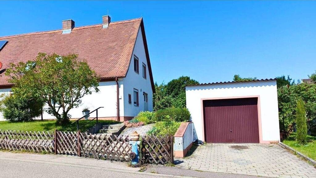 Doppelhaushälfte zum Kauf 230.000 € 6 Zimmer 120 m² 673 m² Grundstück Marktbergel 91613