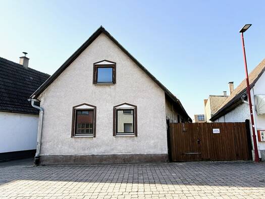 Einfamilienhaus zum Kauf 249.000 € 4,5 Zimmer 121 m² 517 m² Grundstück frei ab sofort Neudorf Graben-Neudorf 76676