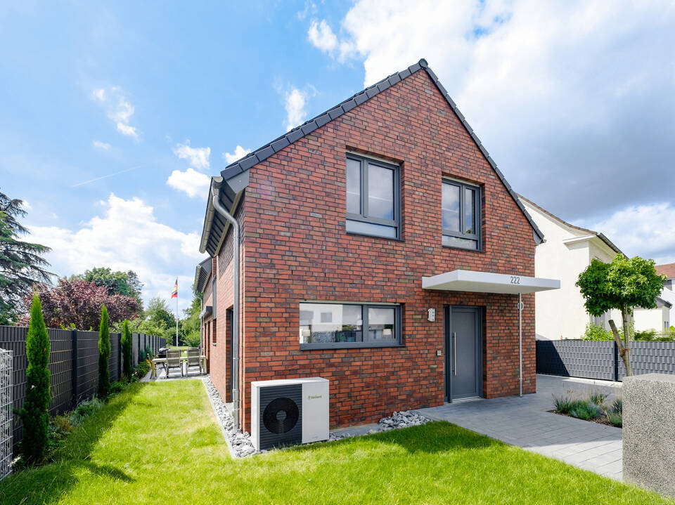 Einfamilienhaus zum Kauf 1.150.000 € 4,5 Zimmer 154 m²<br/>Wohnfläche 686 m²<br/>Grundstück Düsseldorfer Str. 222 Berghausen Langenfeld 40764