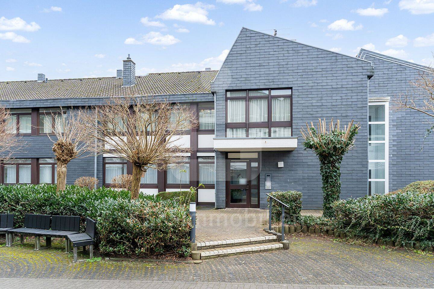 Immobilie in Bergisch Gladbach - Attraktives Senioren-Appartement mit Balkon und Aufzug. - Bild 0