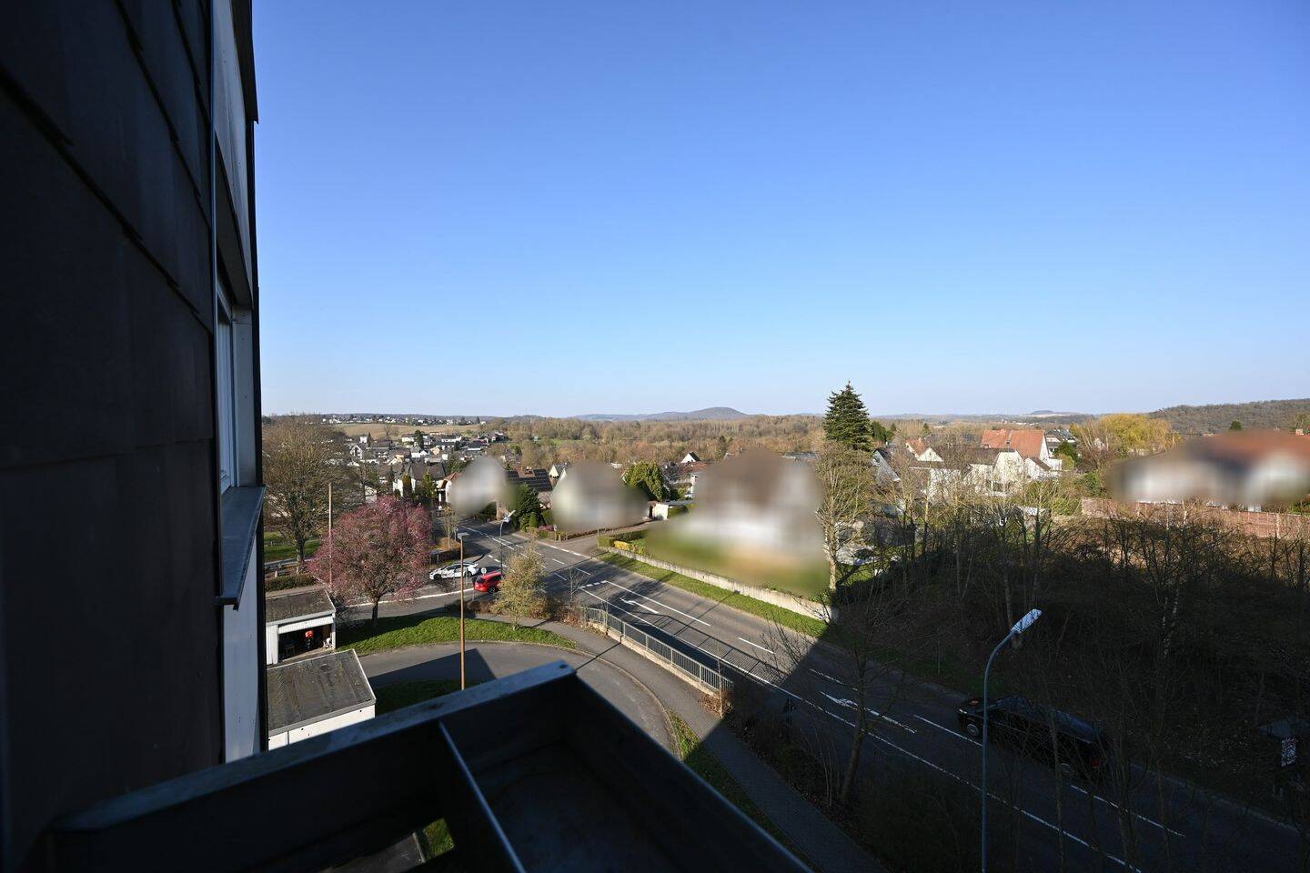 Immobilie in Dernbach (Westerwald) - Zwei Wohnungen, verbunden durch flexible Nutzungsmöglichkeiten! - Bild 1