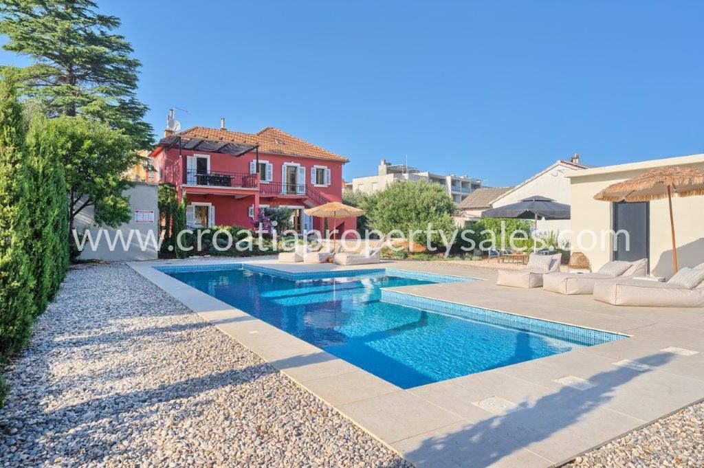 Haus zum Kauf 1.475.000 € 4 Zimmer 240 m²<br/>Wohnfläche Hvar