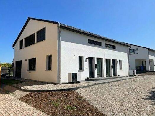 Doppelhaushälfte zum Kauf 275.000 € 4 Zimmer 114 m² 297 m² Grundstück Burg Burg 39288