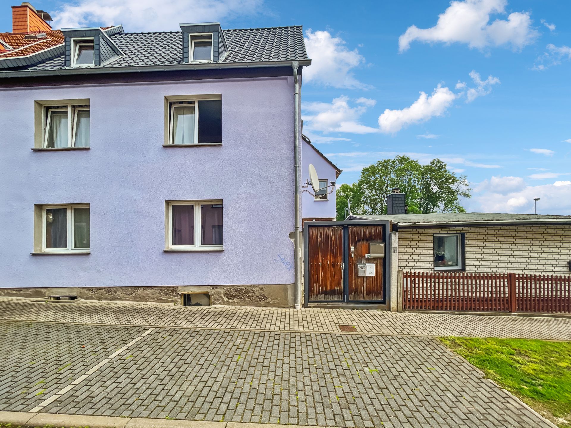 Mehrfamilienhaus zum Kauf als Kapitalanlage geeignet 179.000 € 14 Zimmer 273 m²<br/>Wohnfläche 316 m²<br/>Grundstück Bad Langensalza Bad Langensalza 99947