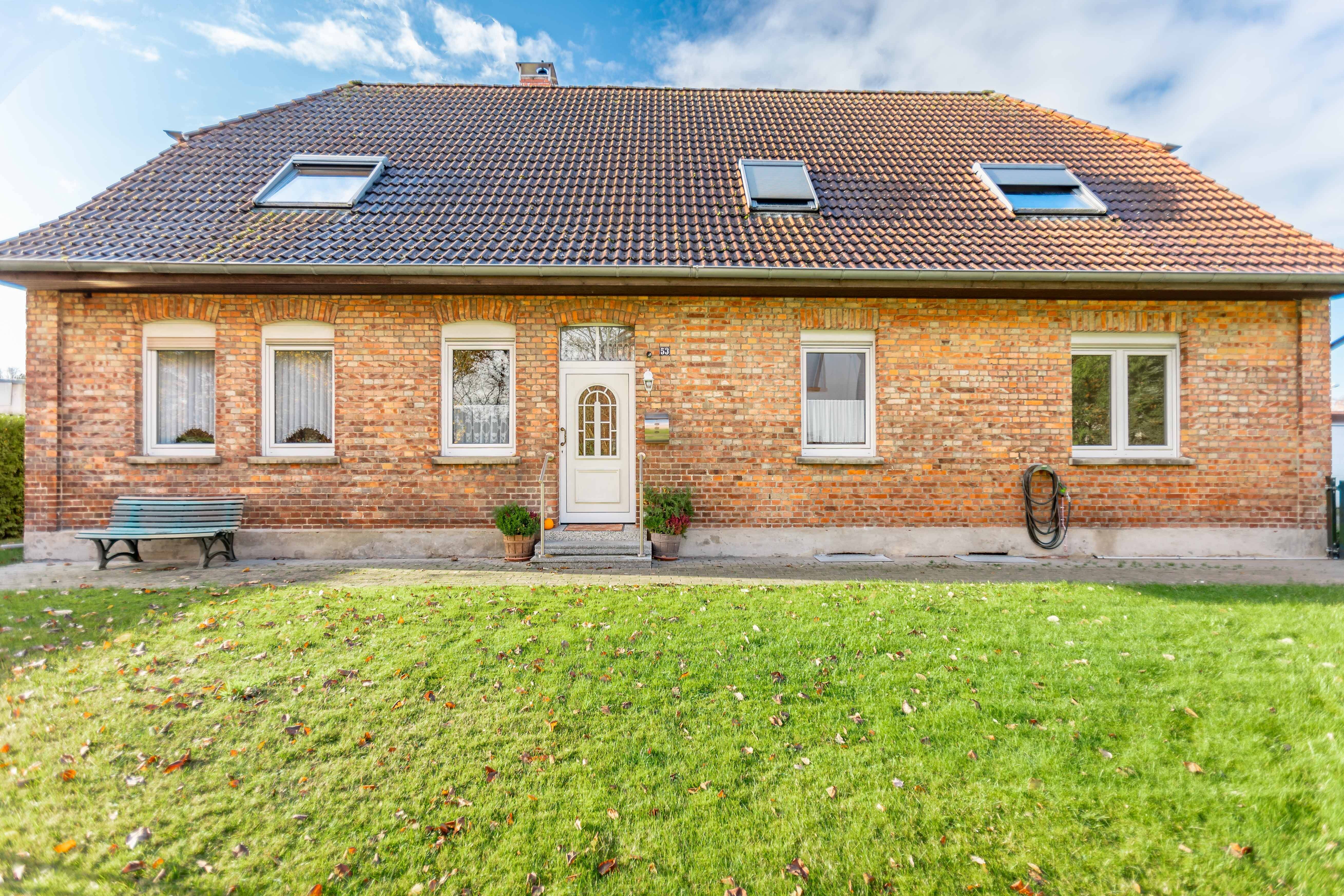 Einfamilienhaus zum Kauf provisionsfrei 579.000 € 9 Zimmer 265 m²<br/>Wohnfläche 1.197 m²<br/>Grundstück ab sofort<br/>Verfügbarkeit Hellendorf Wedemark 30900