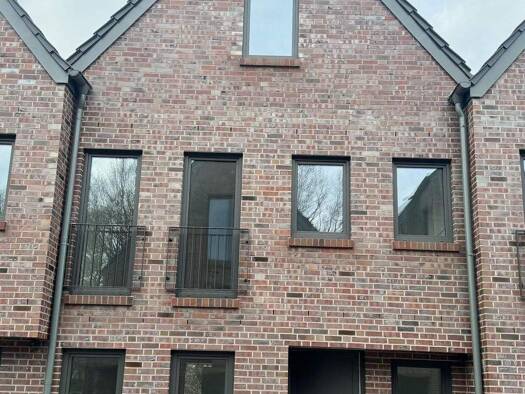 Reihenmittelhaus zur Miete - Erstbezug 1.710 € 6 Zimmer 122 m² 165 m² Grundstück frei ab sofort Friedrichsfehn Edewecht / Friedrichsfehn 26188