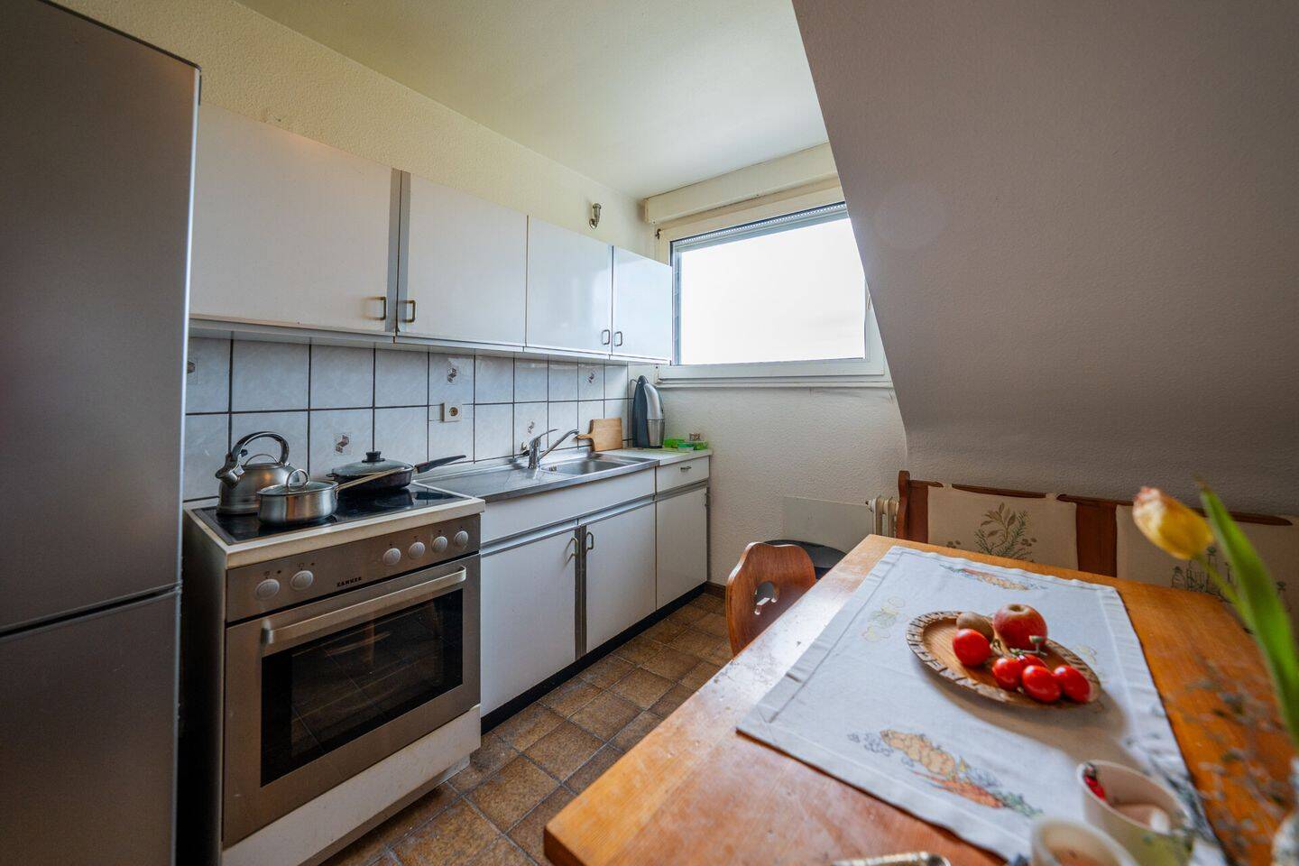 Immobilie in Jüchen - Ruhiges Rendite-Juwel mit Weitblick: Gepflegte 3-Zimmer-DG-Wohnung in charmanter 4-Parteien-Einheit - Bild 3