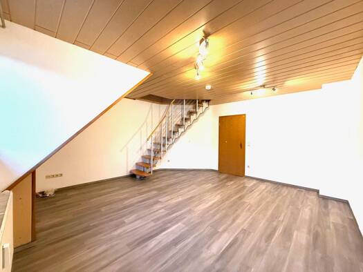 Maisonette zur Miete 915 € 4 Zimmer 77,4 m² Geschoss 2/3 frei ab 01.11.2026 Egersdorfer Straße 58 b Cadolzburg Cadolzburg 90556