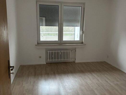 Wohnung zur Miete 560 € 3 Zimmer 76 m² 7. Geschoss frei ab sofort Siegfriedstraße 30 Mittelmeiderich Duisburg 47137