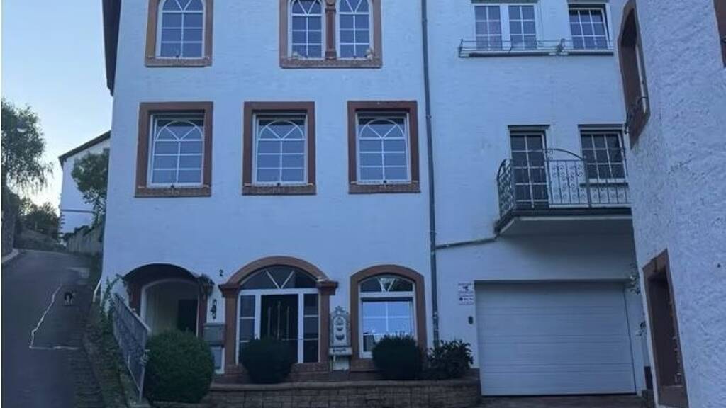 Haus zum Kauf 360.000 € 10 Zimmer 352 m² 379 m² Grundstück Mürlenbach 54570