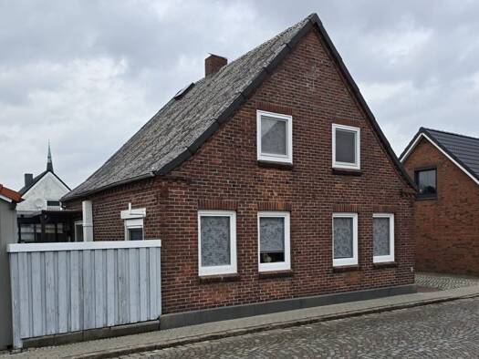 Einfamilienhaus zum Kauf 149.000 € 4 Zimmer 109 m² 176 m² Grundstück Marne 25709