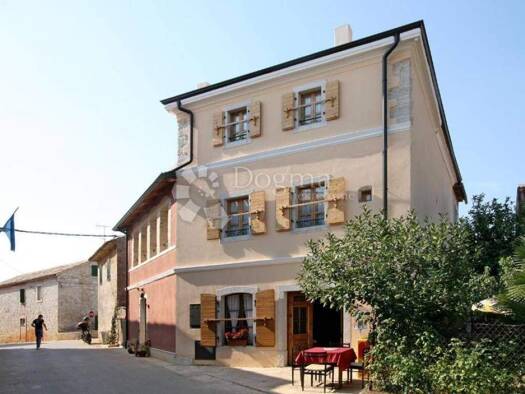 Ladenfläche zum Kauf 15 Zimmer Kastelir-Labinci