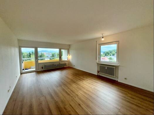 Wohnung zur Miete 1.190 € 3 Zimmer 85,2 m² frei ab sofort Traunstein 83278