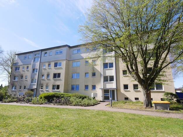 Wohnung zur Miete 980 € 4 Zimmer 85,1 m² frei ab sofort Uetersen 25436