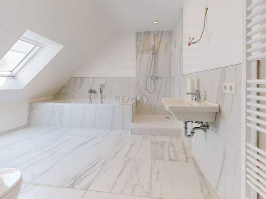 Mehrfamilienhaus zum Kauf 699.900 € 9 Zimmer 231,7 m² 235 m² Grundstück frei ab sofort Eislingen 73054