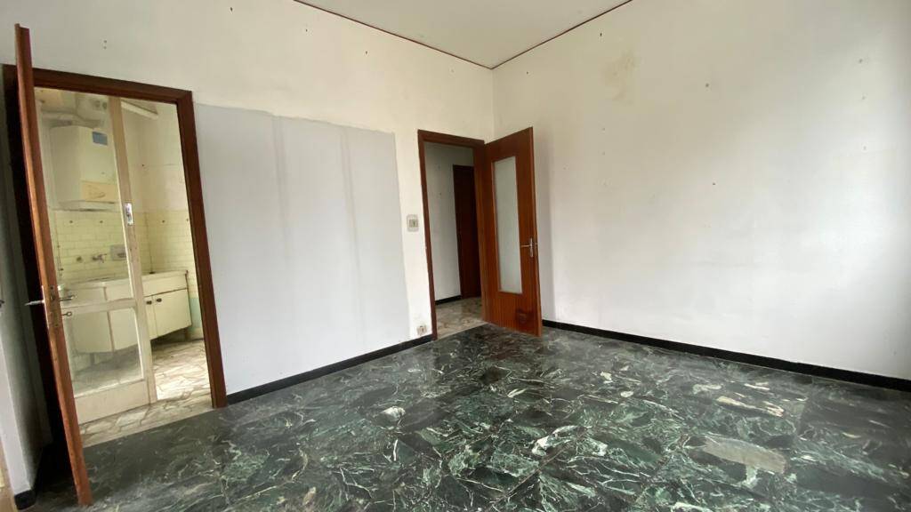 Studio zum Kauf 170.000 € 6 Zimmer 90 m² 1. Geschoss frei ab sofort via Tissoni SAVONA 17100