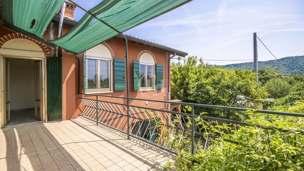 Doppelhaushälfte zum Kauf 590.000 € 4 Zimmer 146 m² 900 m² Grundstück frei ab sofort via Poiano Garda 37016