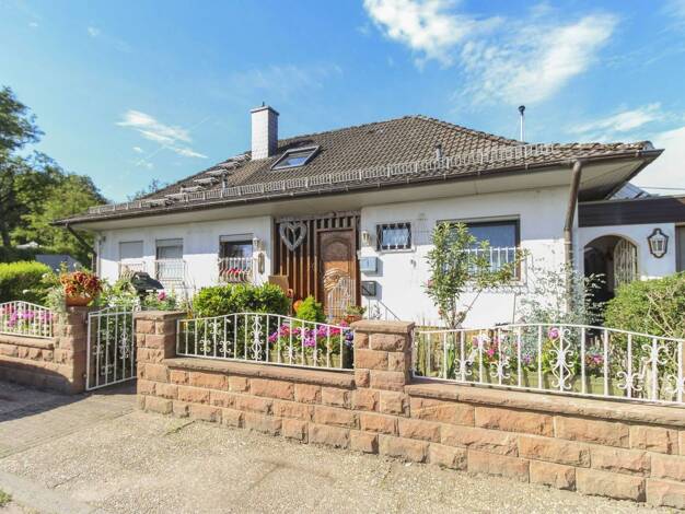 Mehrfamilienhaus zum Kauf als Kapitalanlage geeignet 449.000 € 10 Zimmer 292,8 m² 908 m² Grundstück Hilsenhain Heiligkreuzsteinach 69253