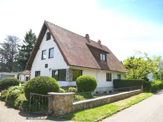 Einfamilienhaus zur Miete 1.900 € 4,5 Zimmer 150 m² Freiburg im Breisgau 79110