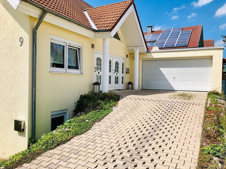 Einfamilienhaus zum Kauf provisionsfrei 880.000 € 9 Zimmer 315 m² 595 m² Grundstück Wacholderstraße 9 Friolzheim 71292