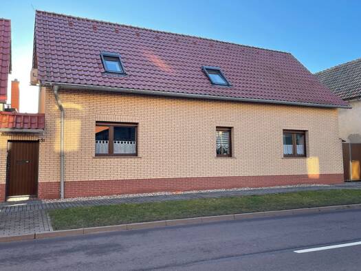 Einfamilienhaus zum Kauf provisionsfrei 330.000 € 5 Zimmer 130 m² 692 m² Grundstück frei ab 01.01.2027 Karl-Marx-Straße Ostrau Petersberg 06193