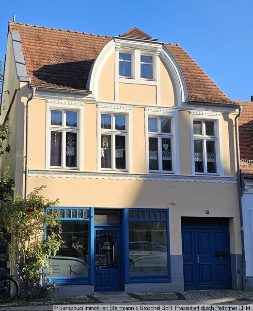 Mehrfamilienhaus zum Kauf 185.000 € 8 Zimmer 262 m²<br/>Wohnfläche 250 m²<br/>Grundstück Wittenberge Wittenberge 19322