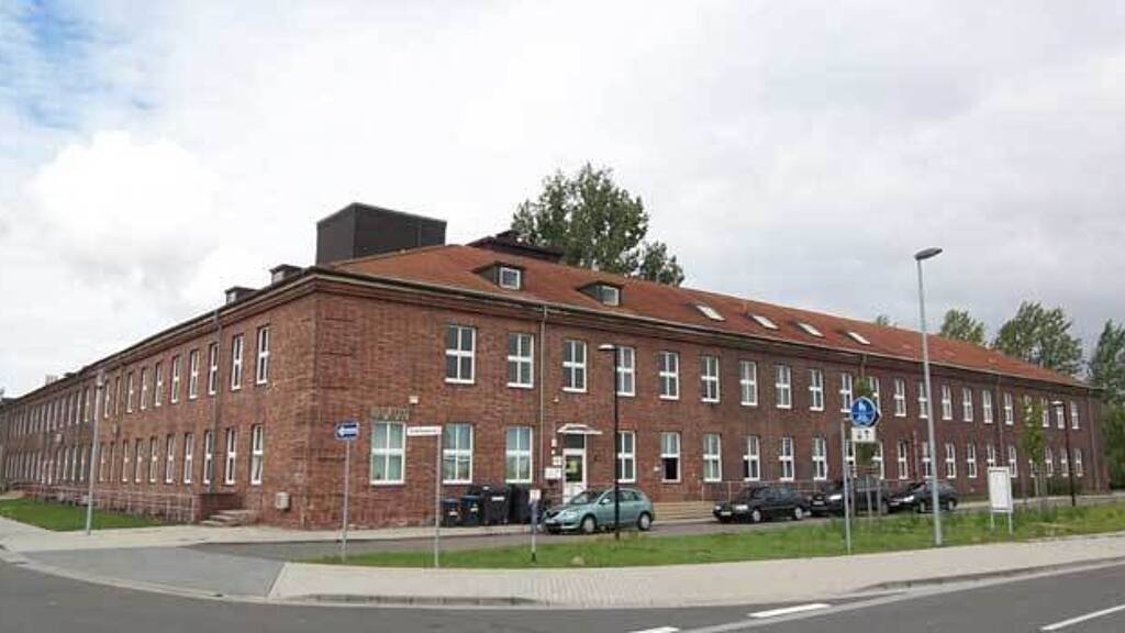 Laden zur Miete provisionsfrei 5,35 € 3 Zimmer 112 m² Verkaufsfläche Verwaltungsring 4 Espenhain Rötha 04571