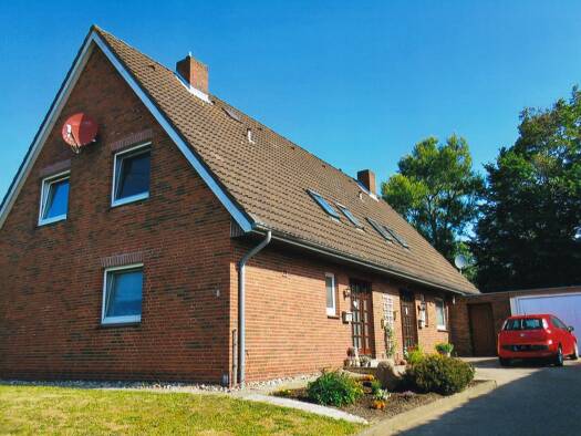 Mehrfamilienhaus zum Kauf als Kapitalanlage geeignet 325.000 € 9 Zimmer 197 m² 897 m² Grundstück Bredstedt 25821