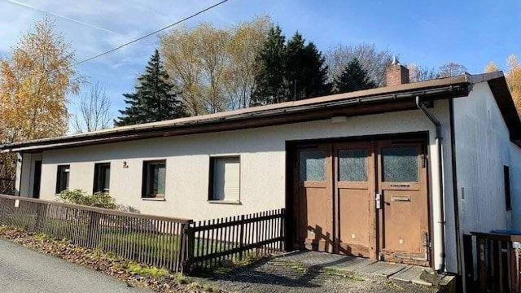 Einfamilienhaus zum Kauf 85.000 € 4 Zimmer 122,3 m² 703 m² Grundstück frei ab sofort Lengenfeld 08485