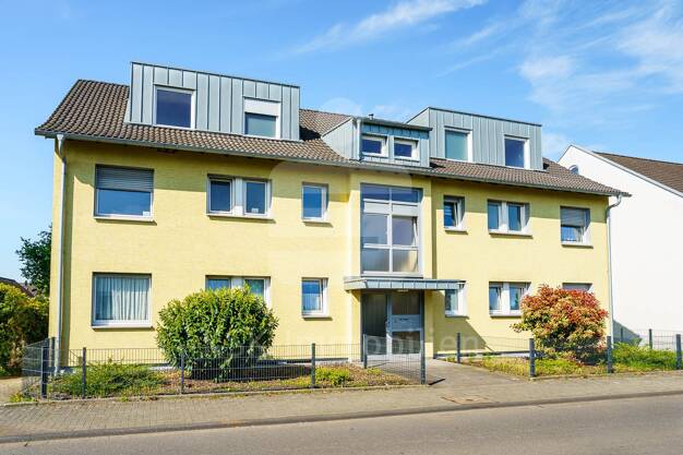 Mehrfamilienhaus zum Kauf als Kapitalanlage geeignet 995.000 € 16 Zimmer 391 m² 742 m² Grundstück Niederkassel Niederkassel 53859