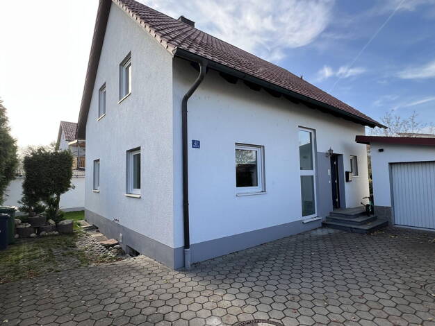 Einfamilienhaus zum Kauf provisionsfrei 540.000 € 5 Zimmer 120 m² 300 m² Grundstück Obertraubling Obertraubling 93083