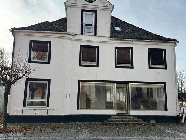 Mehrfamilienhaus zum Kauf provisionsfrei 380.000 € 6 Zimmer 212 m² 906 m² Grundstück Bahnhofstraße 3 Gangkofen 84140