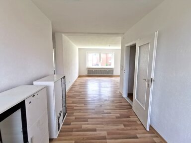 Wohnung zur Miete 650 € 4 Zimmer 85 m² Zeppelinstraße 14 Hage Hage 26524