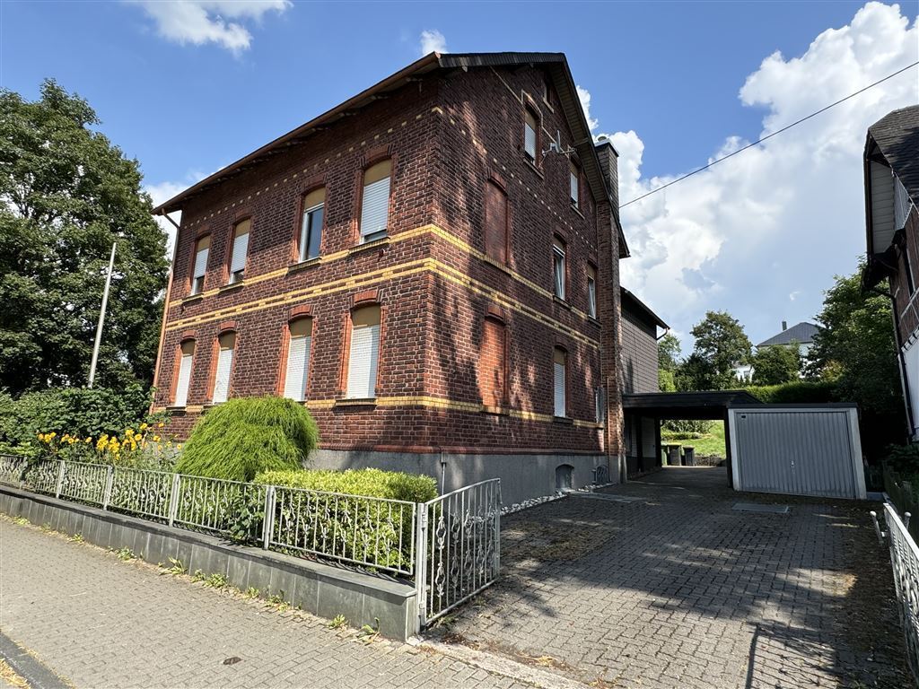 Mehrfamilienhaus zum Kauf als Kapitalanlage geeignet 279.000 € 11 Zimmer 268 m²<br/>Wohnfläche 1.005 m²<br/>Grundstück Grevenbrück Lennestadt 57368