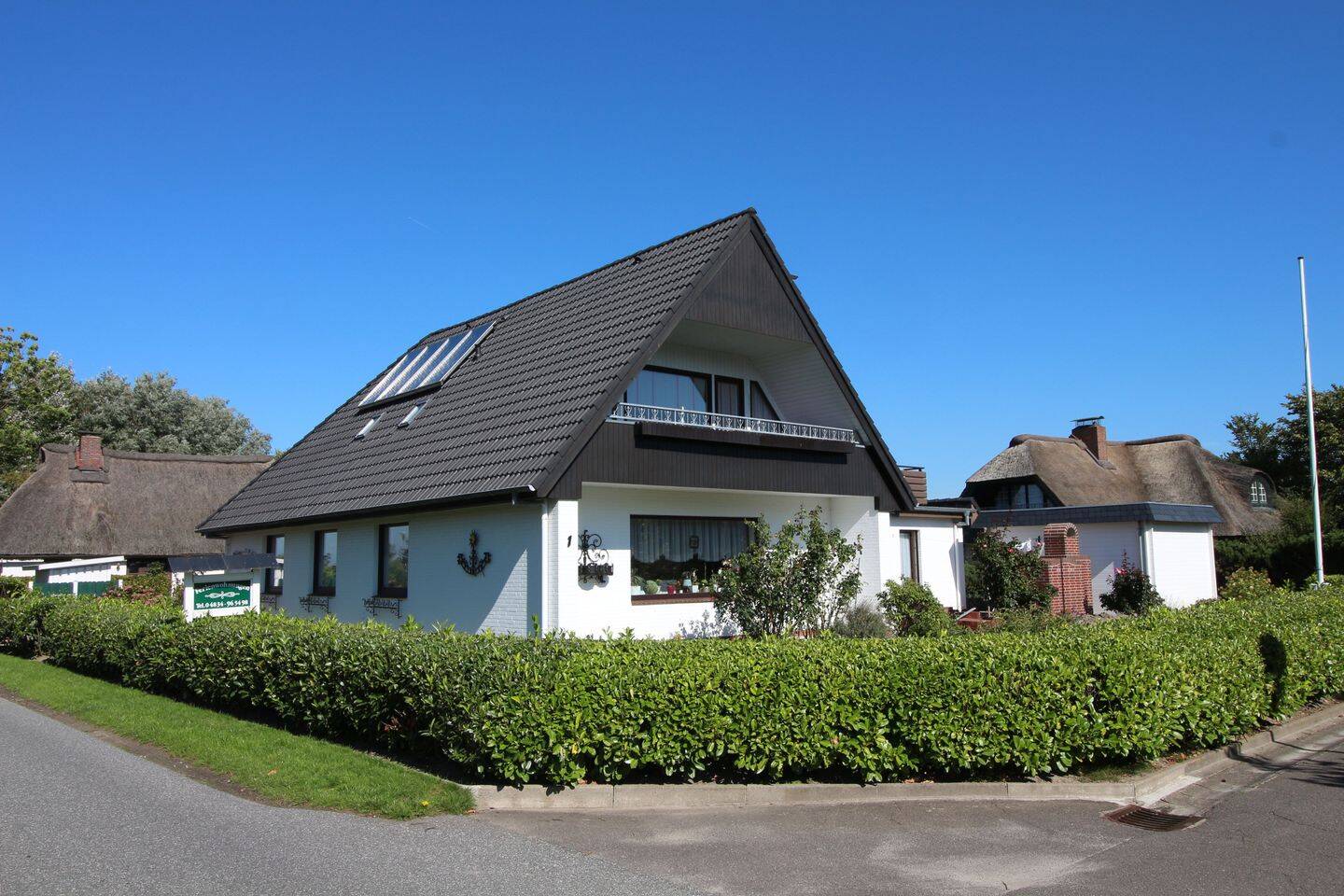 Immobilie in Westerdeichstrich - Gepflegtes großes Ferienhaus mit Einliegerwohnung und 3 Appartments  - Bild 0